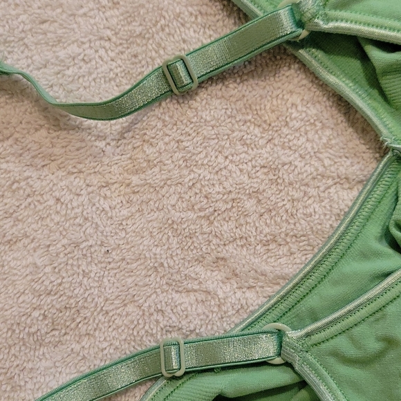 2 New Hanes Classic Comfort Flex Bra's. Size Medium - Picture 12 of 16